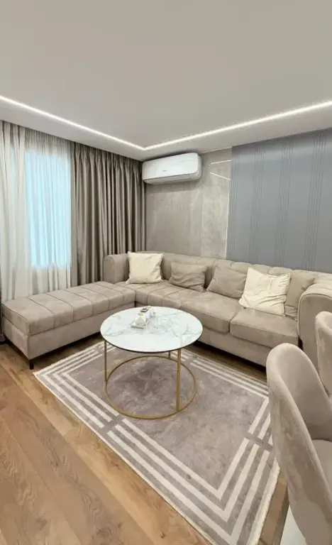 Jepet apartament 2+1+2 me qira tek Liqeni i Thate , Kopshti Botanik , Kopshti Zoologjik .