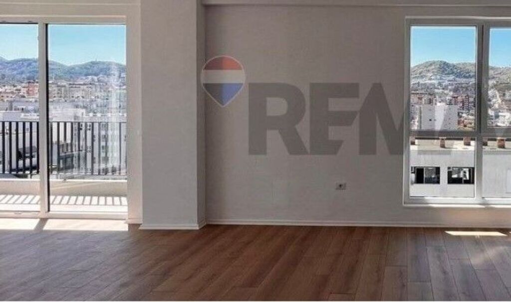 Appartamento 3+1+2 con veranda a Komuna Parisit  ID:530181090-186