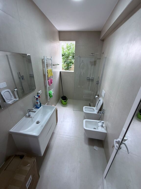 🏠Ne zonen e Saukut,jepet me qera kati i I-re i nje vile,1+1,i sapo mobiluar  50,000Leke