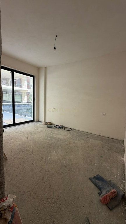 VENDESI APPARTAMENTO 1+1 CON VERANDA SUL MONTE ROBIT !