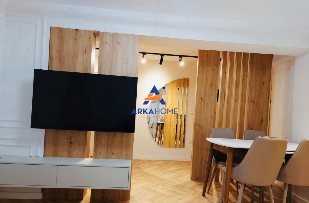 AFFITTASI APPARTAMENTO 2+1+BALCONE "SOPRA IL MERCATO ELETTRICO, VIA BAJRAM ALLARAJ" 70.000 LEKE