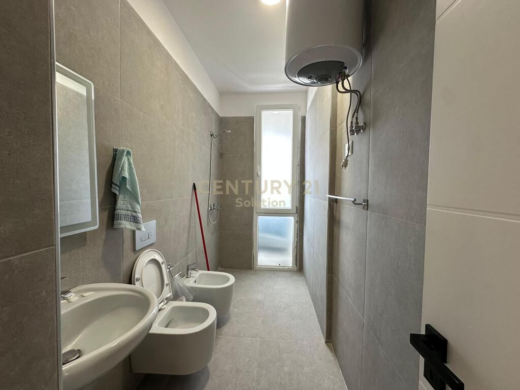 JEPET ME QIRA APARTAMENT 2+1+2+POST PARKIMI TEK FARMACIA 10 !!