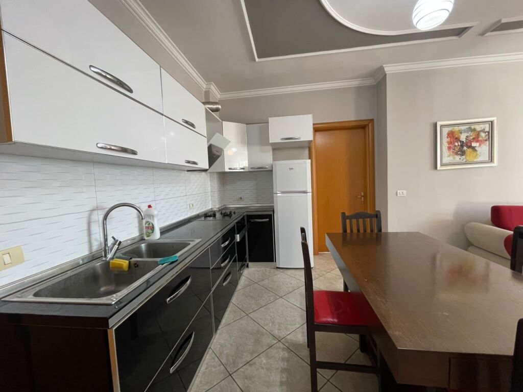 Apartament 2+1 per qira prane Hotel Marinaj ne Astir.