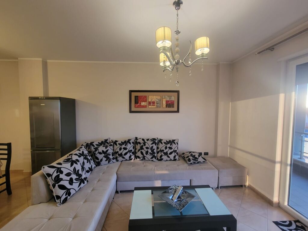 📍Xhamllik Jepet Apartament 2+1+2 Me Qera