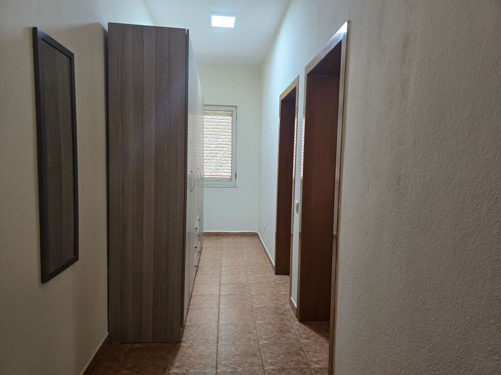 Apartament me qera + hapesire biznesi(opsionale)