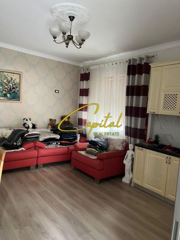 APARTAMENT ME QIRA 1+1 SHKOLLA E BASHKUAR 50.000 LEKE