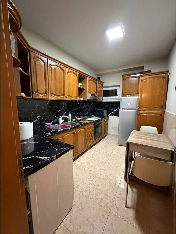 Qera, Apartament 2+1+Verandë, Pazari i Ri, Tiranë