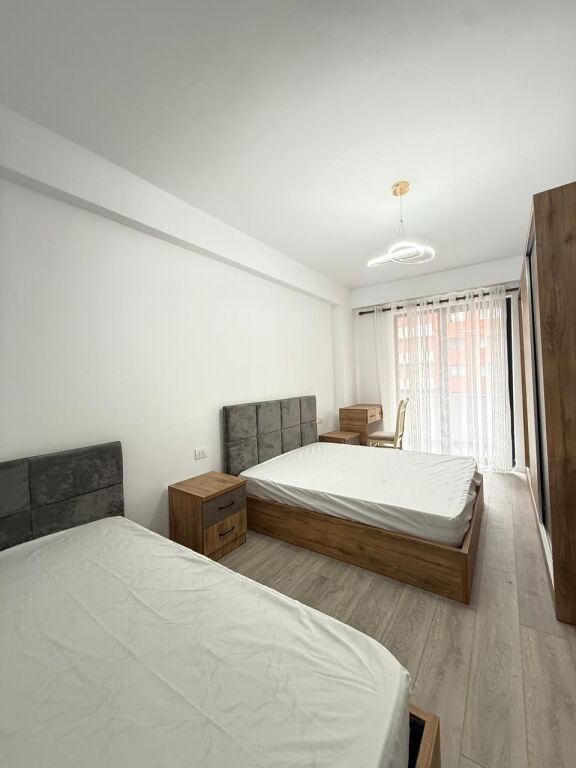 🏡 **JEPET ME QIRA | 1+1 ME VERANDË &amp; PARKIM – URBAN GATE, ASTIR 📍**