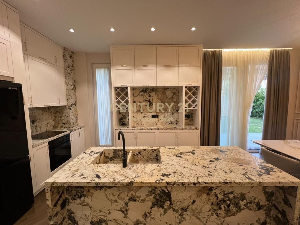 Affittiamo una villa vicino a Teg.