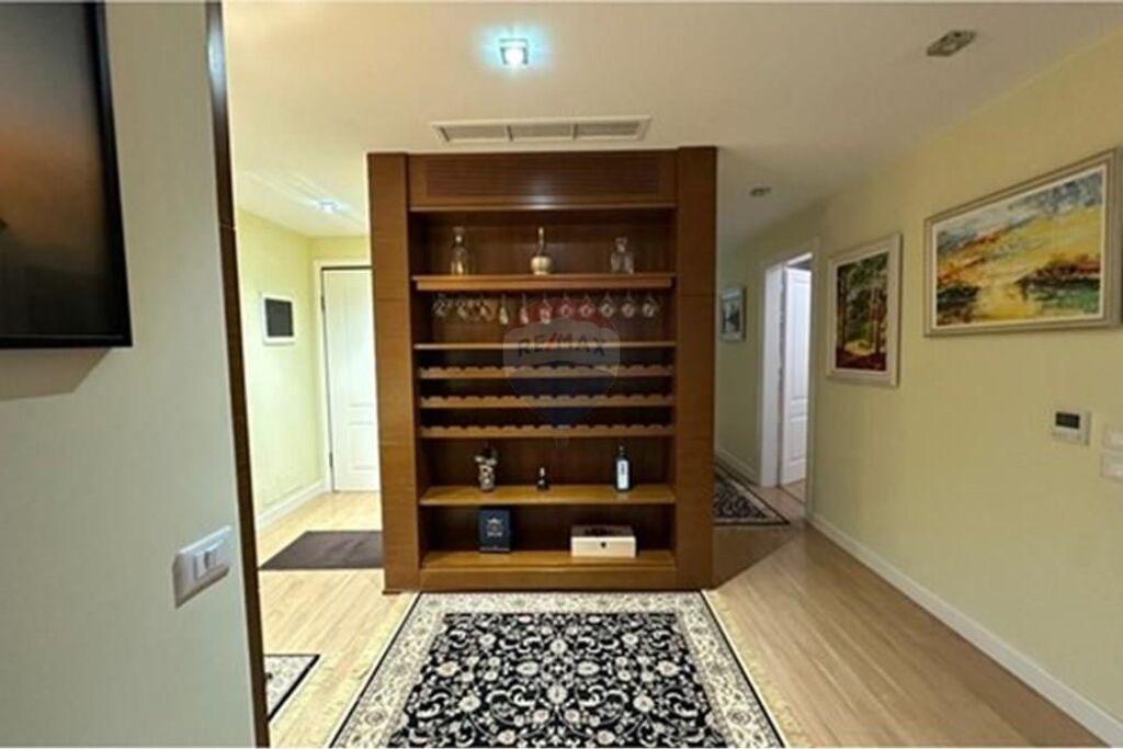 Shitet apartament 3+1+3+parkim te Kodra e Diellit