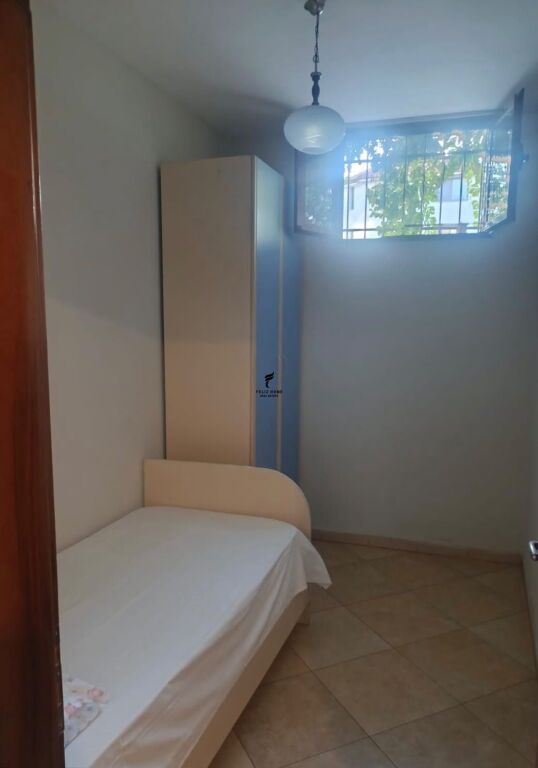 APARTAMENT ME QERA 2+1 BULEVARDI ZOGU I PARE 120.000 LEKE FH-93125