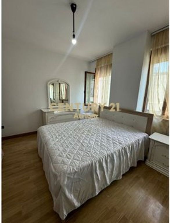 AFFITTO APPARTAMENTO 2+1+2+VERANDA A KMY LAPRAKE! 600 € /Mese 550 Lek /Mese