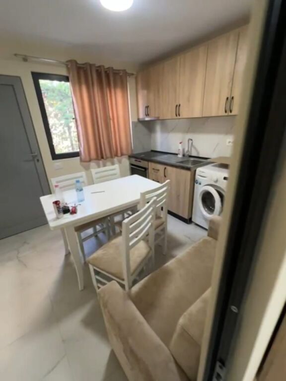 Affitto | Apartament 1 + 1 | Shkolla e bashkuar | 350 €/mese