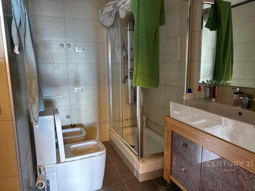SHITET, APARTAMENT 2+1+2 ME GARAZH NE HYRJE TE DON BOSKO