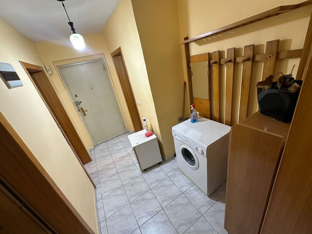 Prane Shkolles 9-vjecare Mihal Grameno, jepet me qera apartament 2+1,i mobiluar 60,000Leke
