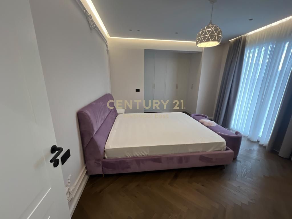 Affittiamo una villa vicino a Teg.
