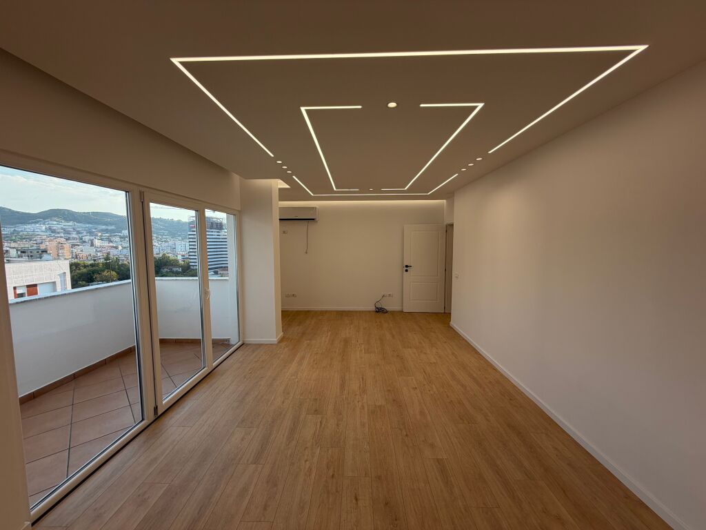 Shes apartament 2+1 me planimetri perfekte te 21 Dhjetori