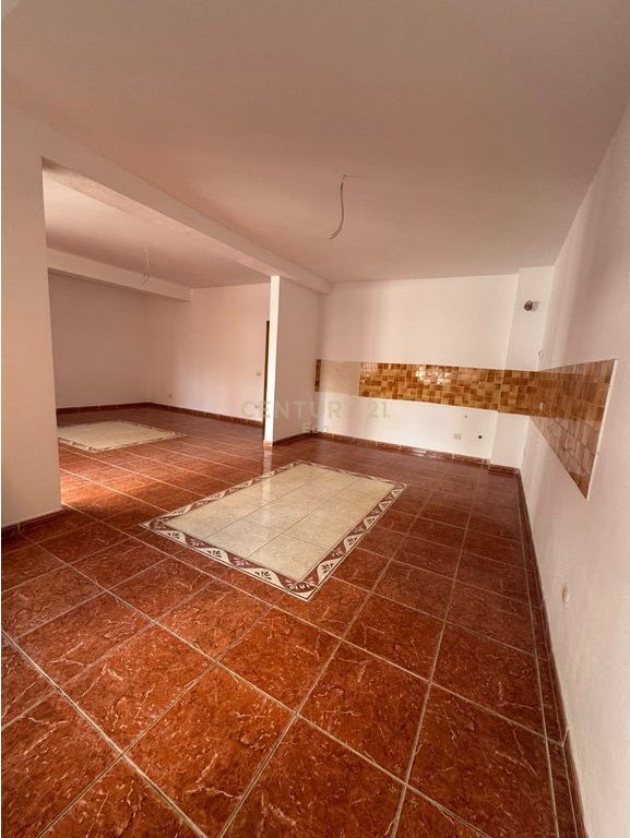 Apartament 2+1 + post parkim në shitje në Plazh, Durrës !