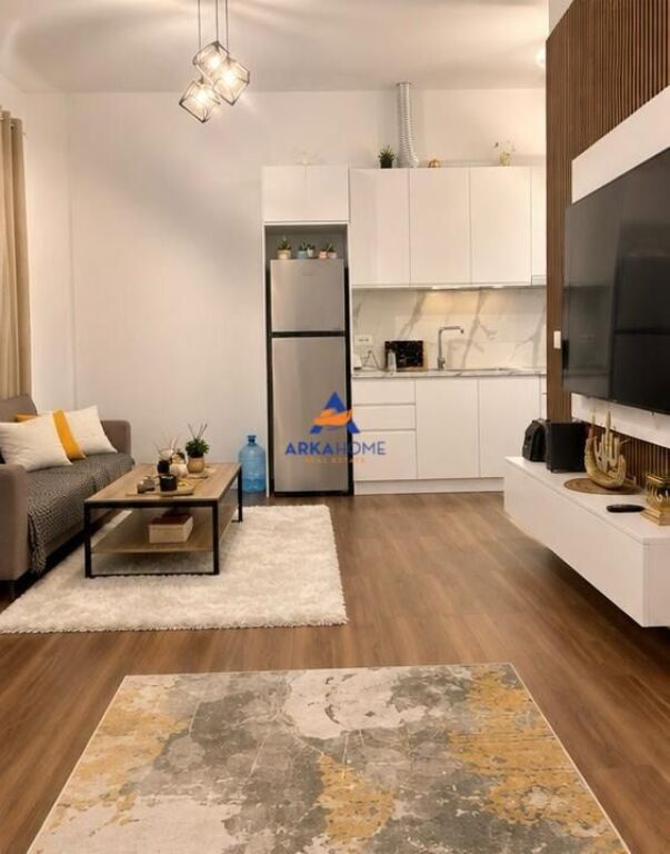VENDESI APPARTAMENTO 1+1 CON CORTILE PRIVATO "VIA PETI" 125.000 EURO