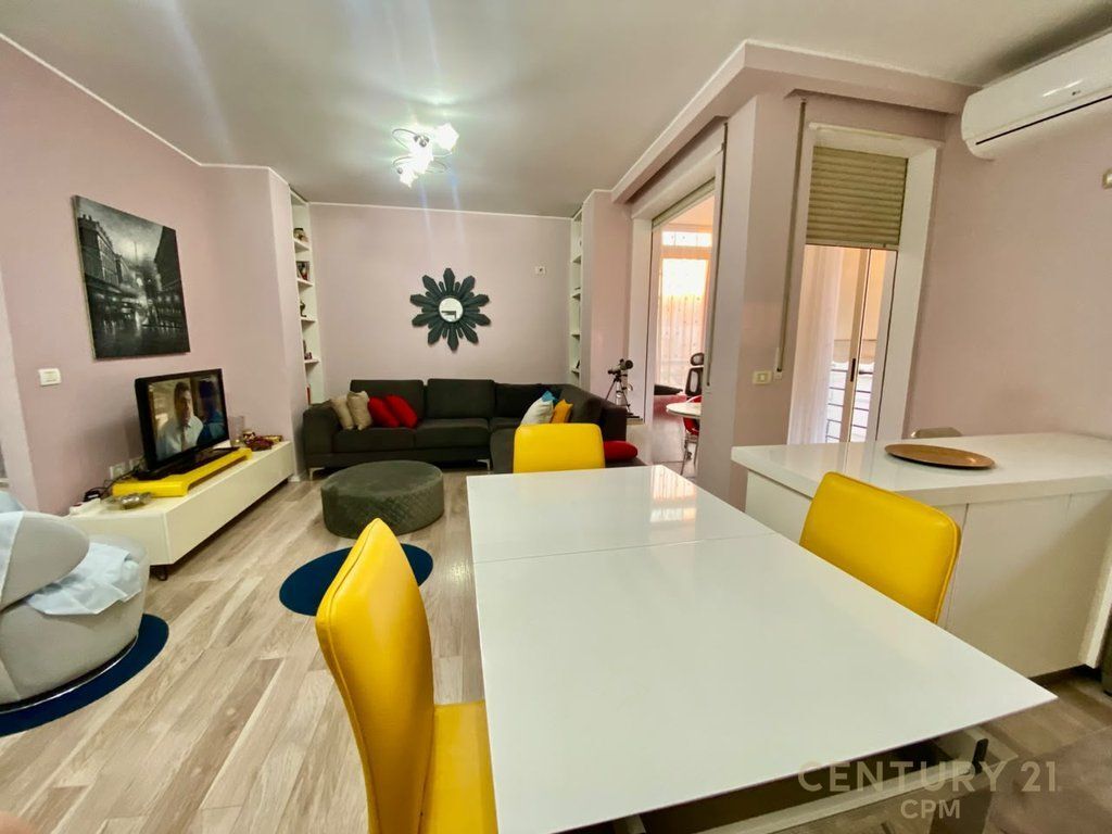 Appartamento 2+1+2+Verande in vendita a Komuna E Parisit