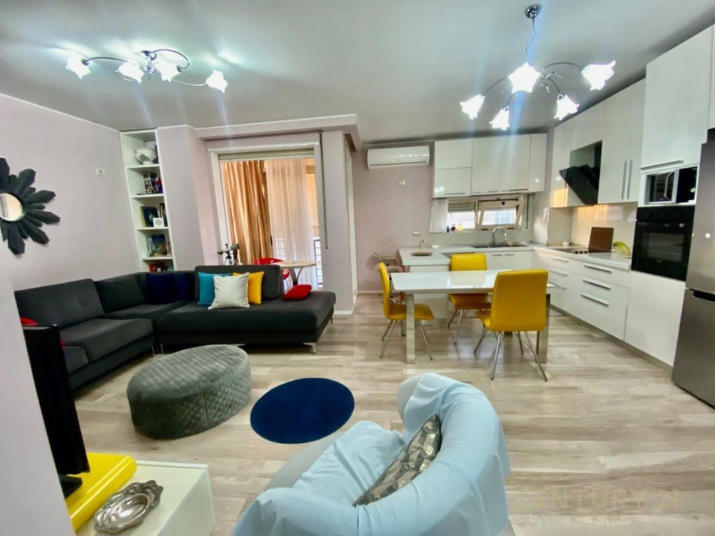 Appartamento 2+1+2+Verande in vendita a Komuna E Parisit