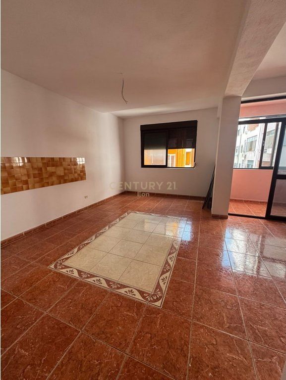 Apartament 2+1 + post parkim në shitje në Plazh, Durrës !
