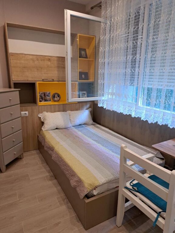 Shitet apartament 2+1 tek LURA 3 Gjiri Lalzit