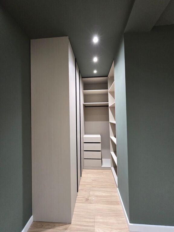 In the Center of Tirana, a modern 2+1 apartment with parking space is for rent. 
