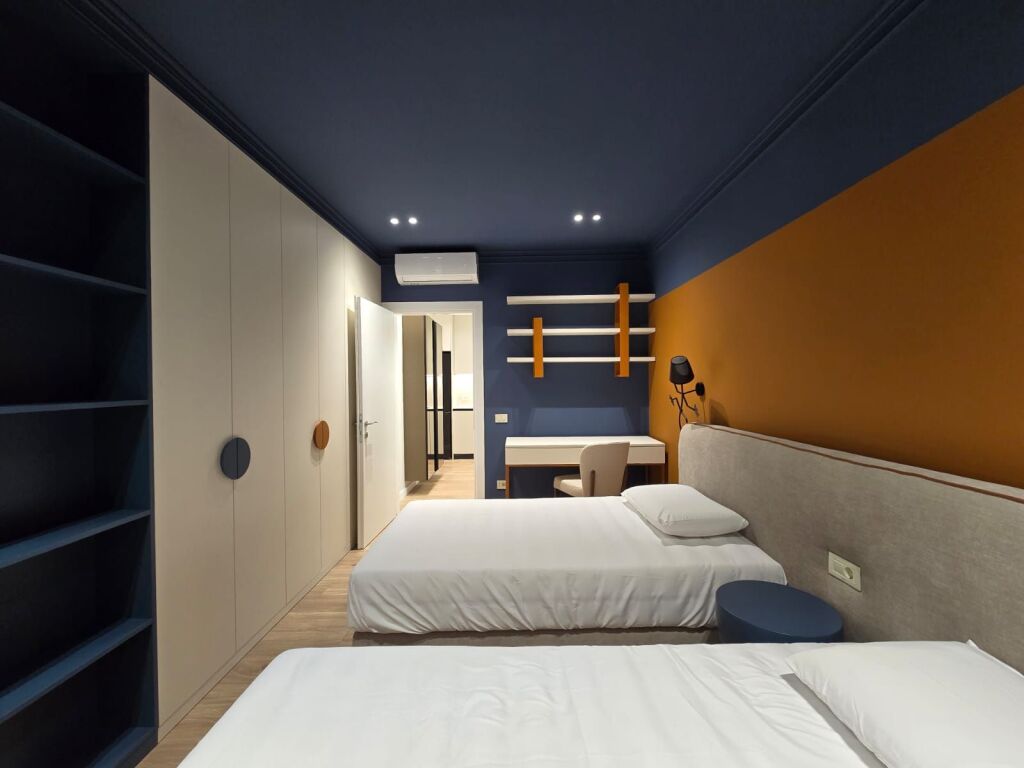 In the Center of Tirana, a modern 2+1 apartment with parking space is for rent. 