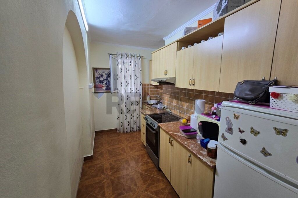 Shitet apartament 2+1, Allias