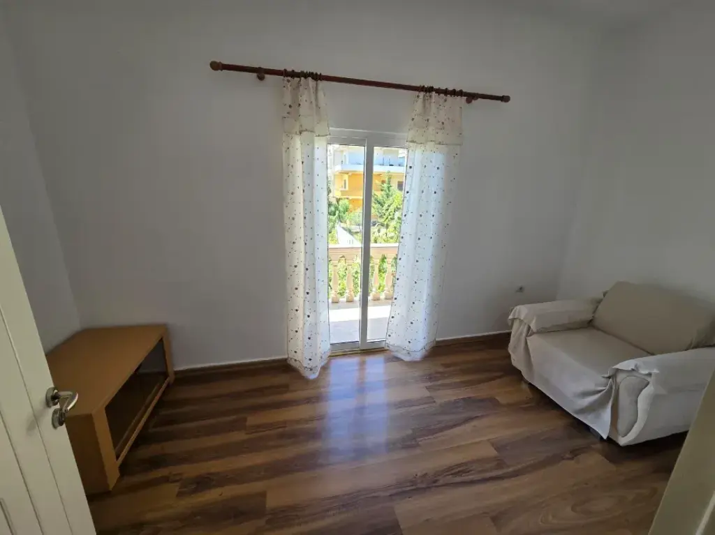 Qera | Vilë 3 + 1 | Rruga Xhebrahimet | 600 €/muaj