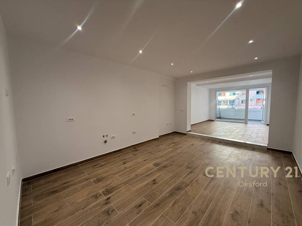 ESCLUSIVO! VENDESI STUDIO ADATTABILE IN 1+1 VICINO A SPAK, EX STAZIONE DEL TRENO! 167.000 €