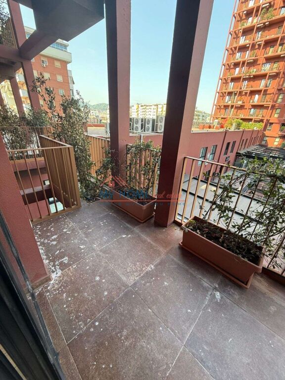 Zyre me qera tek Garden Building Tirane