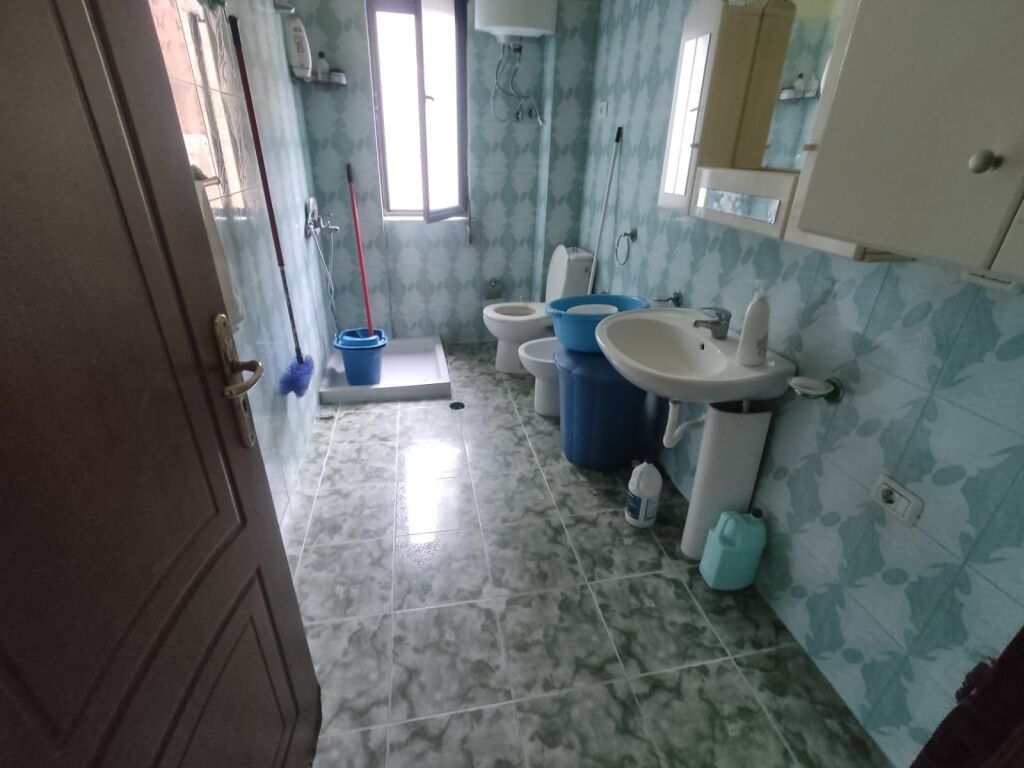 Jepet apartament\zyre me qera tek Zogu i Zi F   