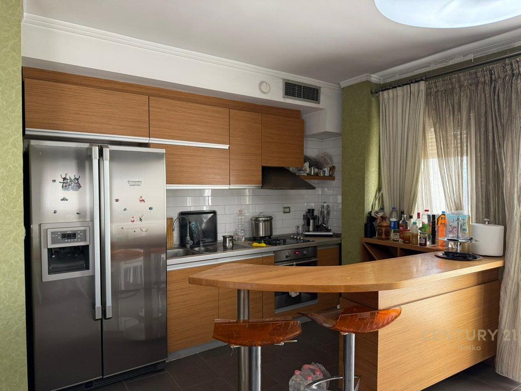 SHITET, APARTAMENT 2+1+2 ME GARAZH NE HYRJE TE DON BOSKO