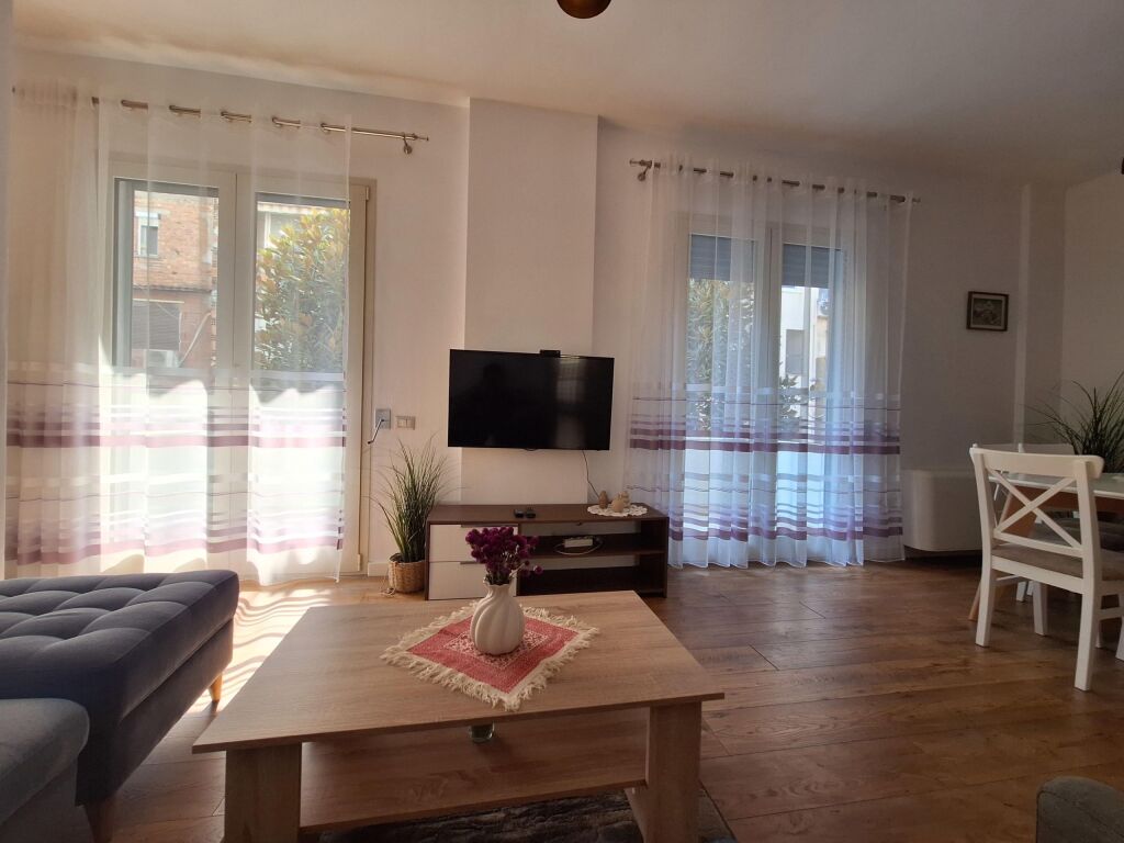 Affitto | Apartament 2 + 1+2 | Rruga e Elbasanit | 800 €/mese