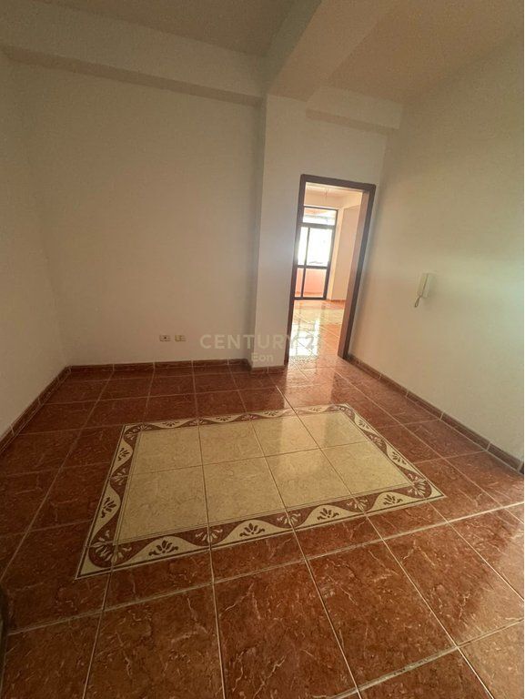 Apartament 2+1 + post parkim në shitje në Plazh, Durrës !