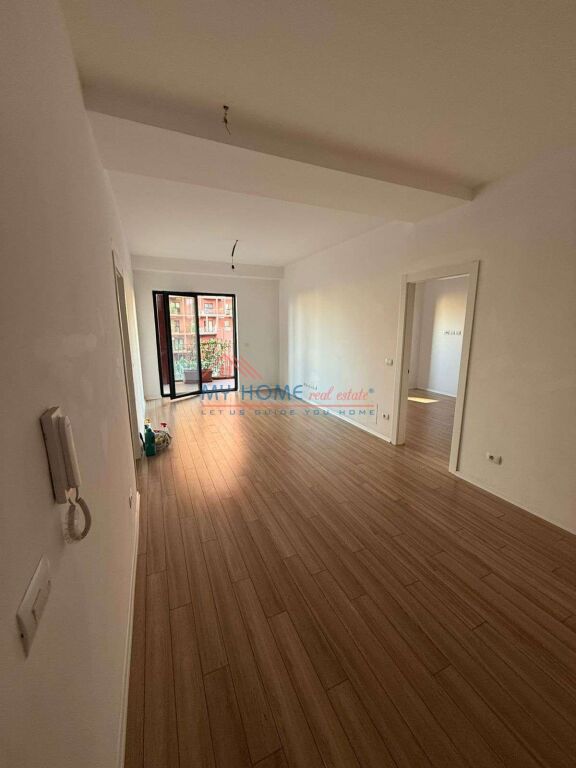 Zyre me qera tek Garden Building Tirane