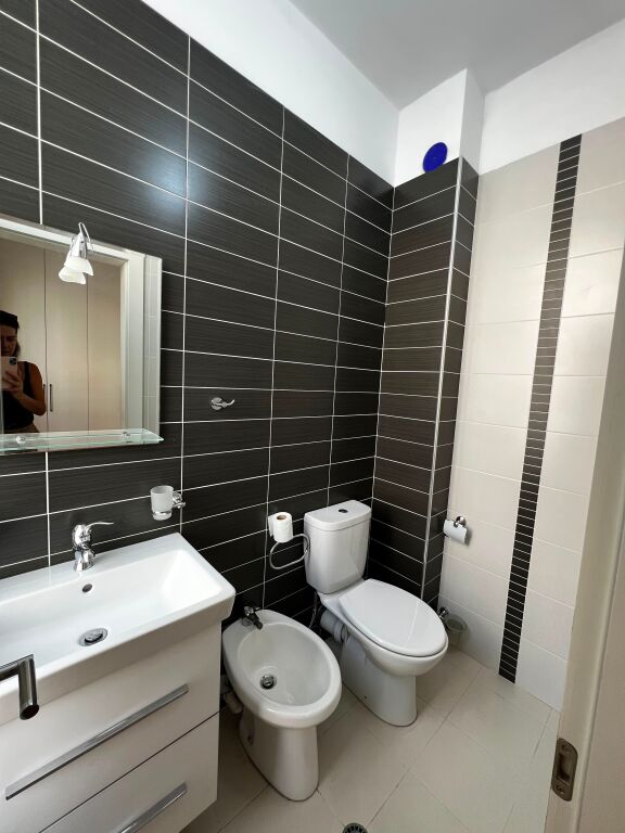 APARTAMENT 2+1+2 ME QIRA, PRANE AMBASADES AMERIKANE!