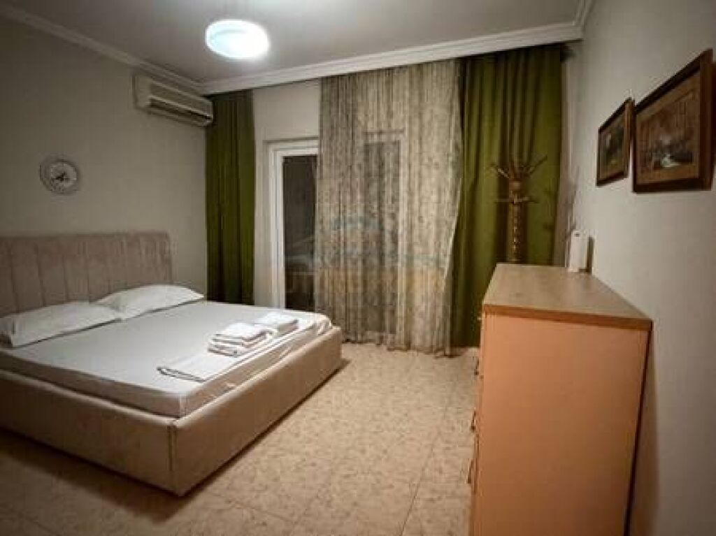Qera, Apartament 2+1+Verandë, Pazari i Ri, Tiranë