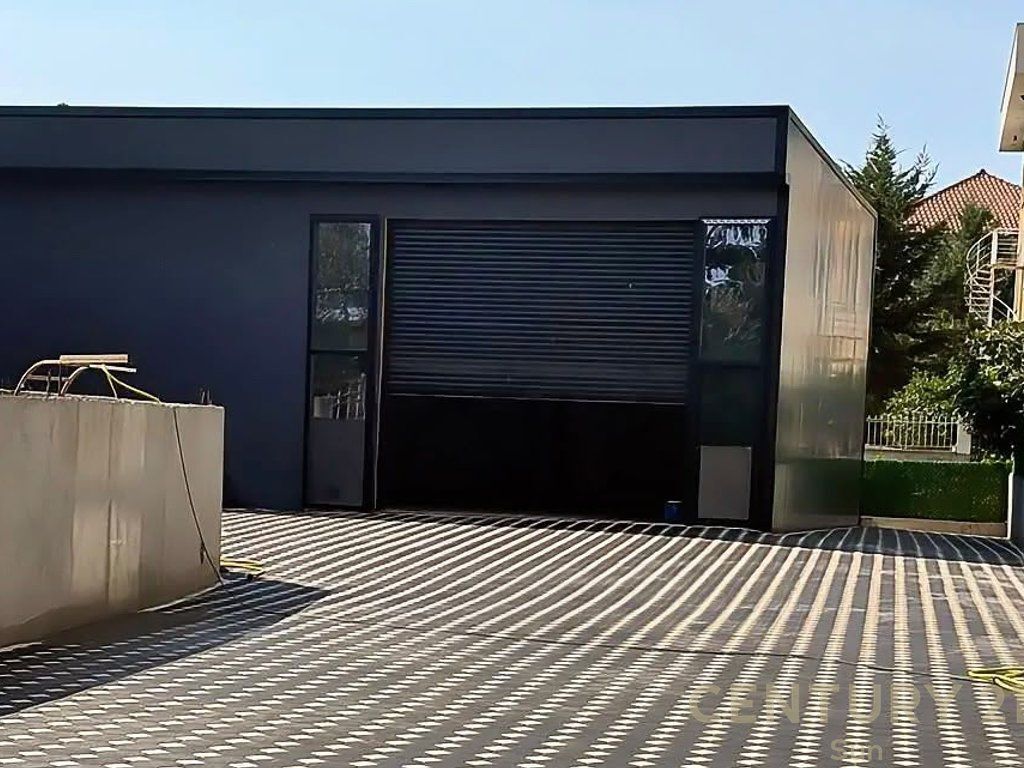 WAREHOUSE FOR RENT NEAR TOP CHANNEL! 2,000 € /Month