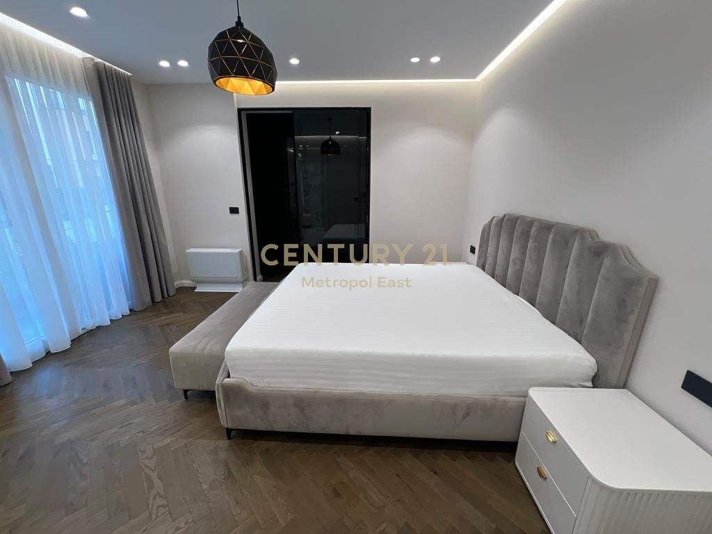 Affittiamo una villa vicino a Teg.