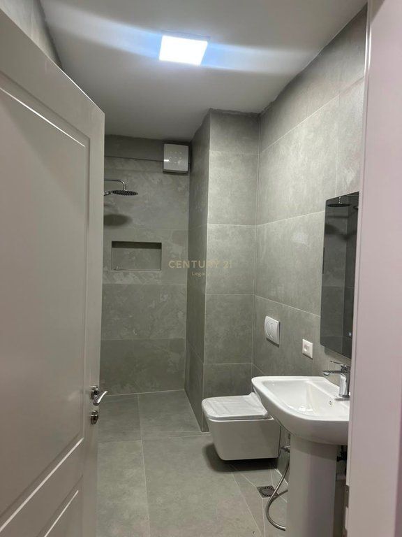 Appartamento /Ufficio 2+1 in affitto Nuovo Boulevard, Complesso Ndregjoni