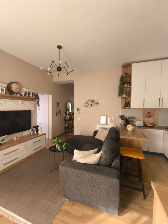 Shitet apartament, Mangalem 2+1+2+ parkim