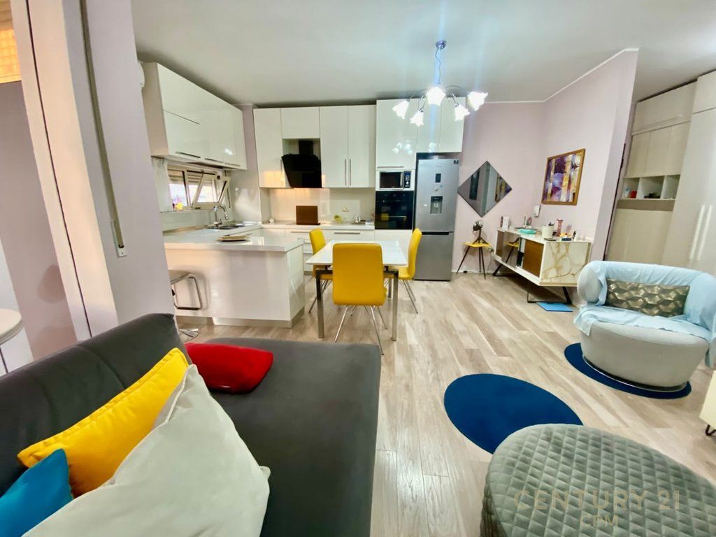 Appartamento 2+1+2+Verande in vendita a Komuna E Parisit