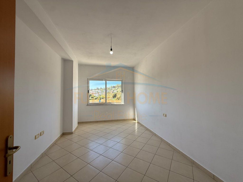 Shitet apartament 2+1, Rruga Sokrat Miho prane Vila-L, Unaza e Re