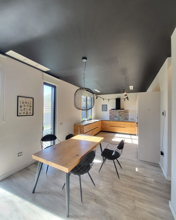 🏡 VILË LUKSOZE ME PISHINË PËR SHITJE | DAIAS – TEG