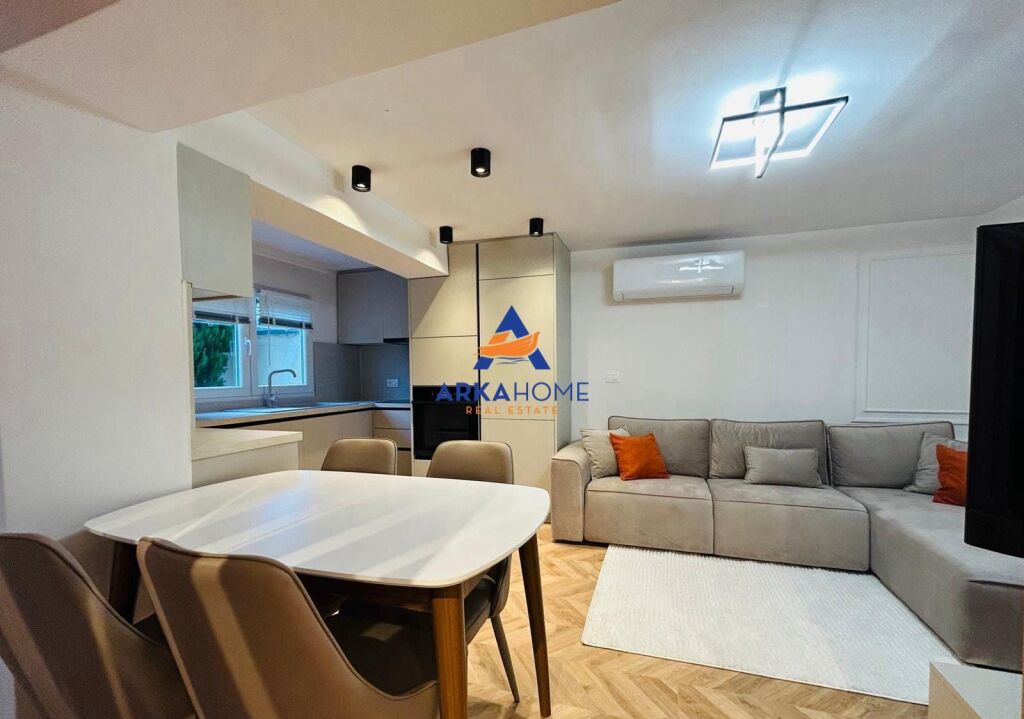 AFFITTASI APPARTAMENTO 2+1+BALCONE "SOPRA IL MERCATO ELETTRICO, VIA BAJRAM ALLARAJ" 70.000 LEKE