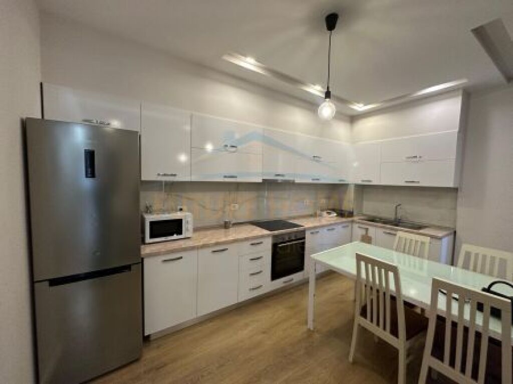 Shitet, Apartament 2+1+2, Liqeni i Thate.