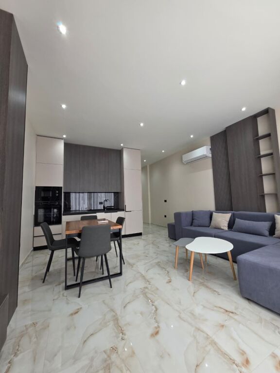 🏡 APARTAMENT 1+1 ME QIRA